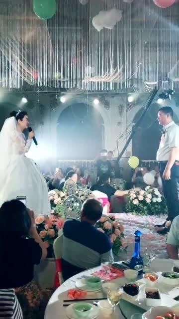 感人视频婚礼,一段感人至深的爱情故事