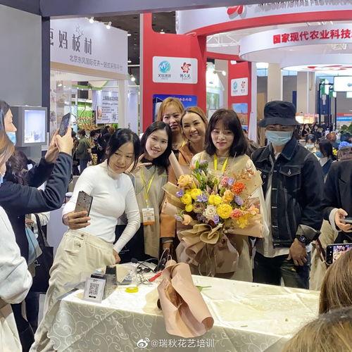 花艺表演视频,跟随视频领略花艺表演的魅力瞬间